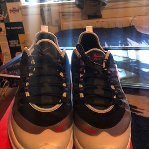 Nike air max axis !